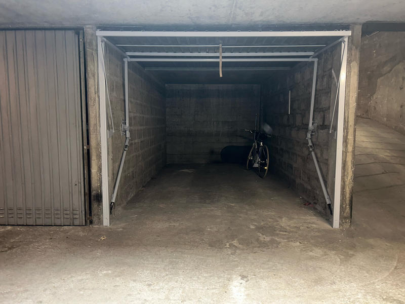 Parking / Garage - 12 m²