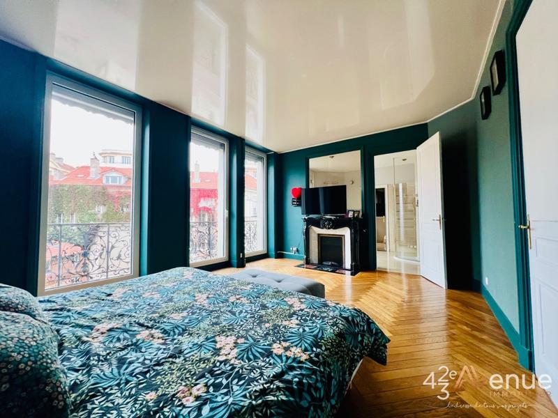 Maison - 330 m² - 8 pièces