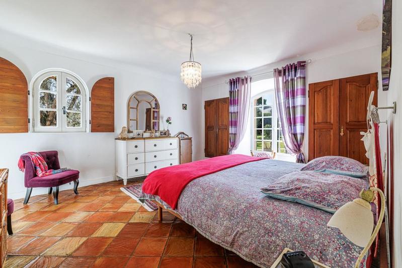 Propriété - 300 m² - 7 pièces