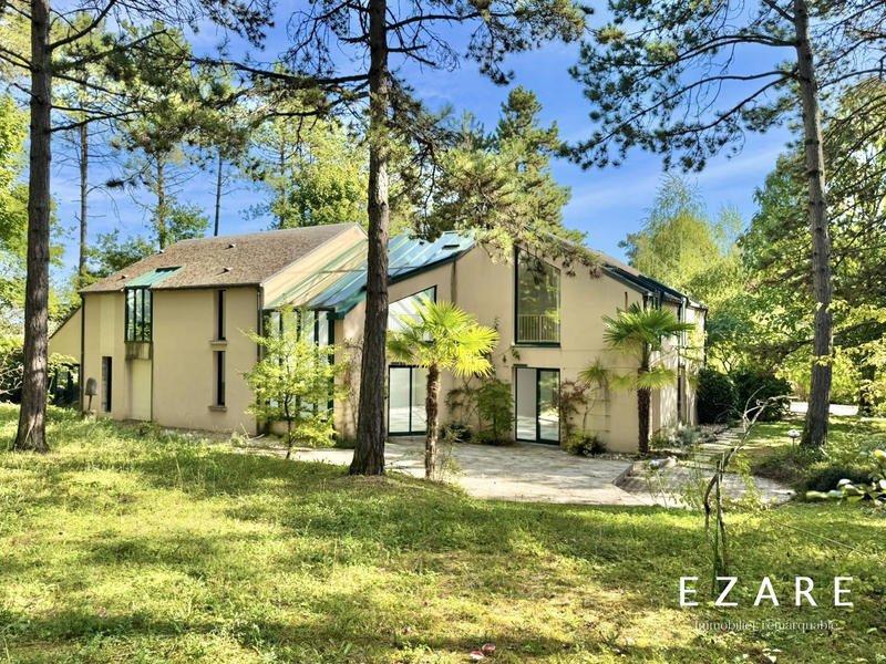 Maison - 256 m² - 8 pièces