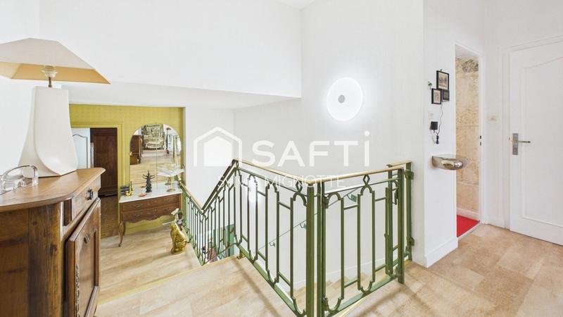 Maison - 302 m² - 11 pièces