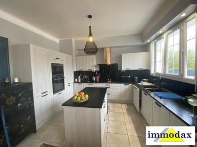 Maison - 450 m² - 10 pièces