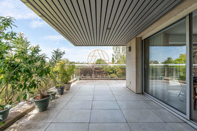 Appartement - 157 m² - 5 pièces