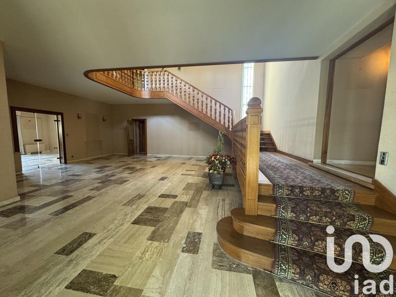 Maison - 390 m² - 8 pièces