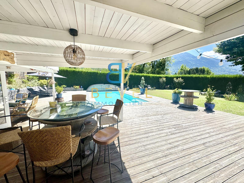 Propriété - 446 m² - 12 pièces