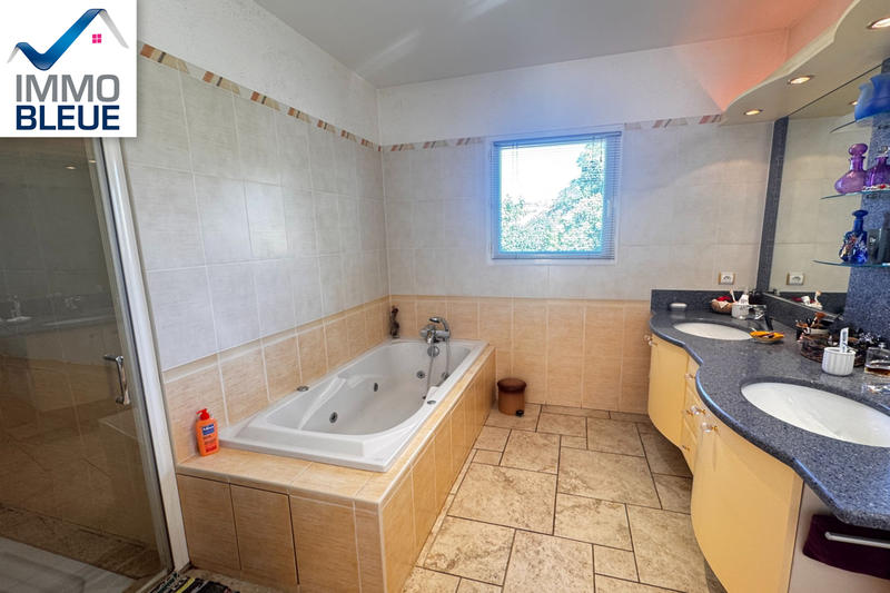 Maison - 180 m² - 4 pièces