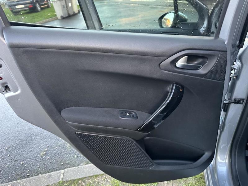 Peugeot 208 Allure 1.2 Essence 110 Cv Bva6