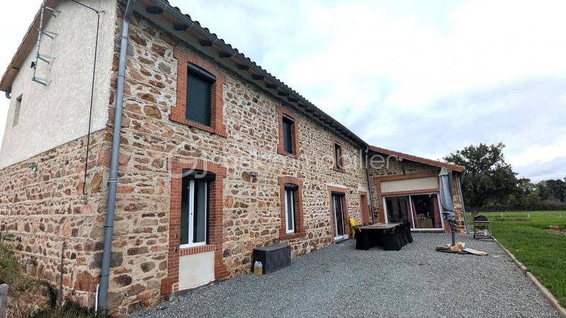 Corps de ferme - 242 m² - 8 pièces