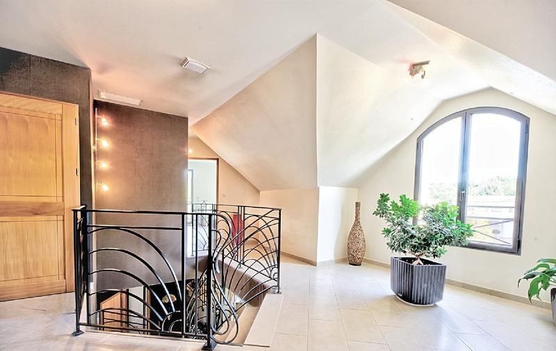 Maison - 281 m² - 8 pièces