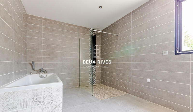 Maison contemporaine - 350 m² - 10 pièces