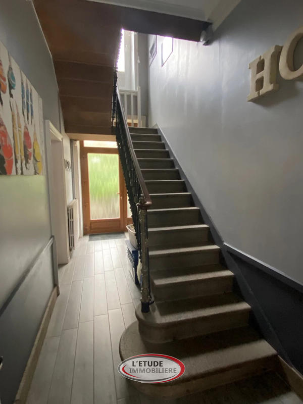 Maison - 215 m² - 10 pièces