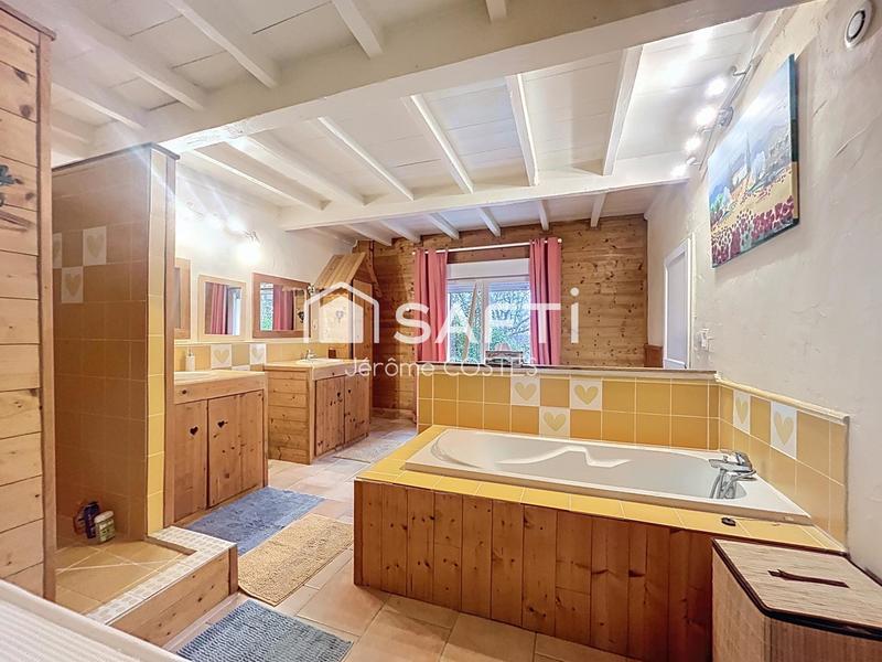 Maison - 345 m² - 10 pièces