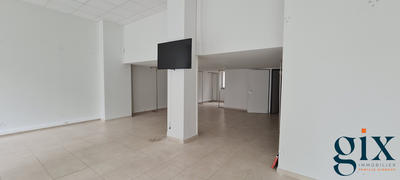 Local commercial - 197 m² - 4 pièces