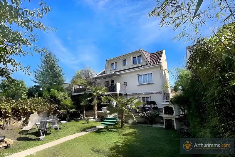 Maison - 220 m² - 9 pièces