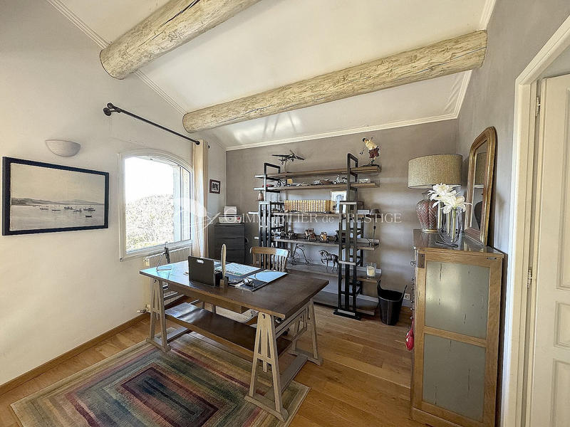 Villa - 250 m² - 6 pièces