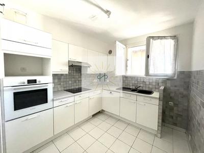 Appartement - 85 m² - 6 pièces