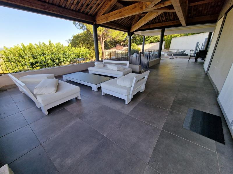 Propriété - 350 m² - 8 pièces