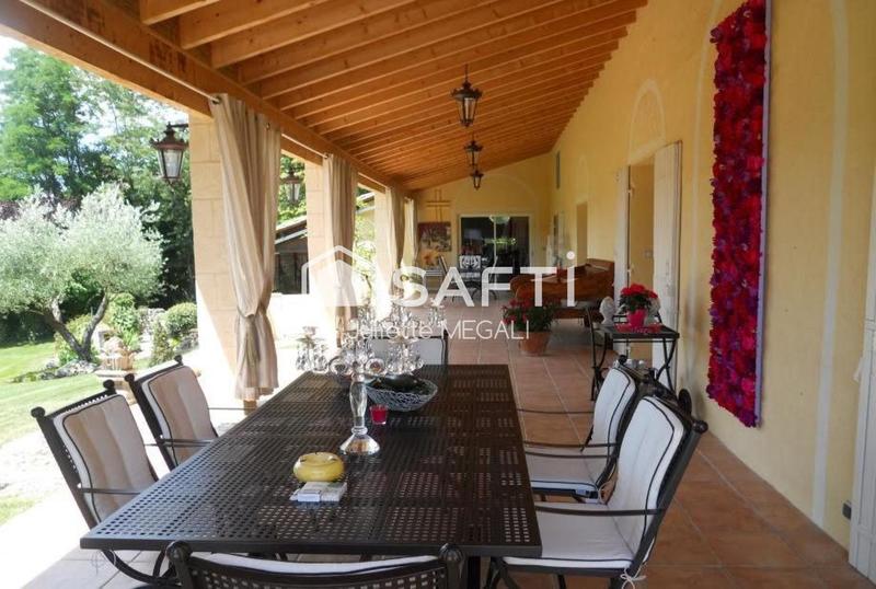 Maison - 296 m² - 11 pièces