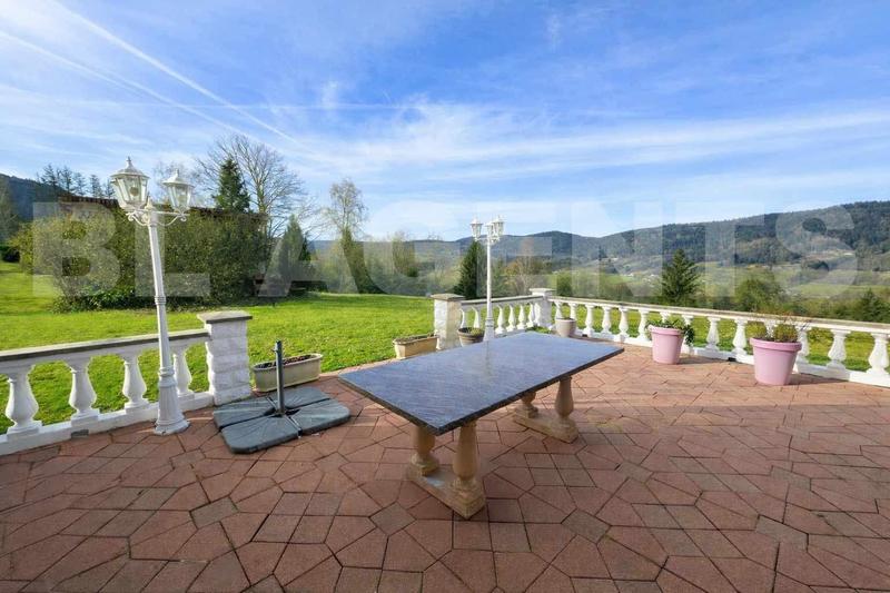 Maison - 270 m² - 8 pièces