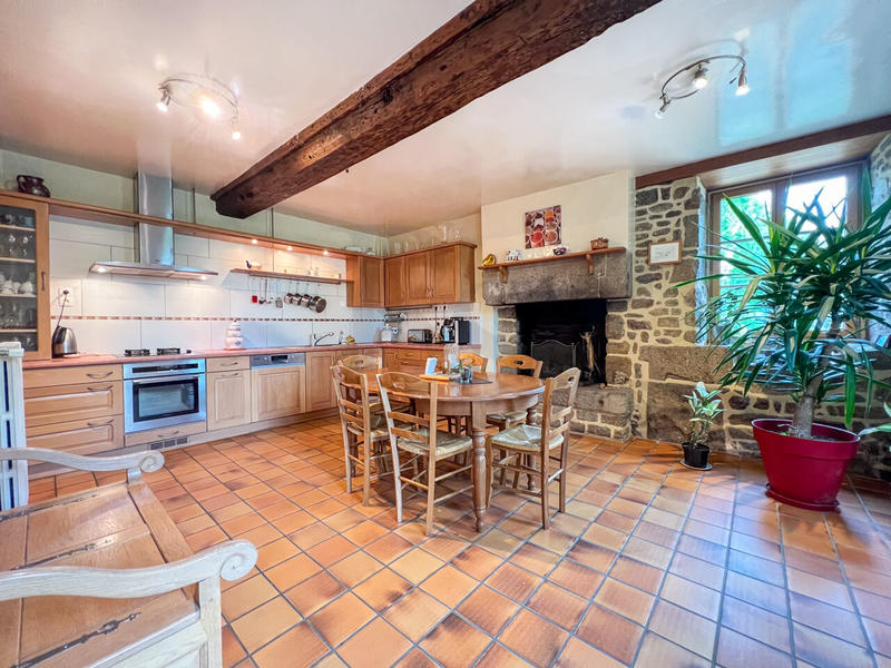 Maison - 280 m² - 9 pièces