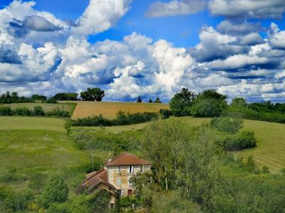 Maison - 410 m² - 8 pièces