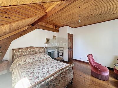 Maison - 230 m² - 8 pièces