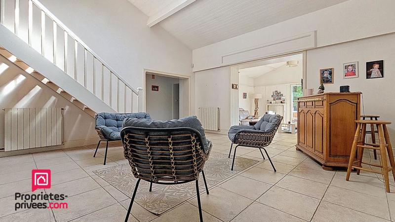 Maison - 290 m² - 9 pièces