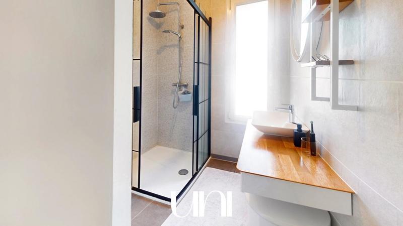 Maison - 200 m² - 7 pièces