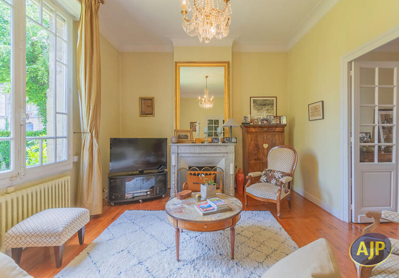 Maison - 207 m² - 10 pièces