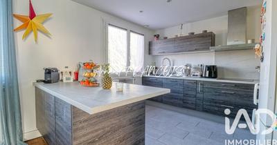 Maison - 96 m² - 7 pièces