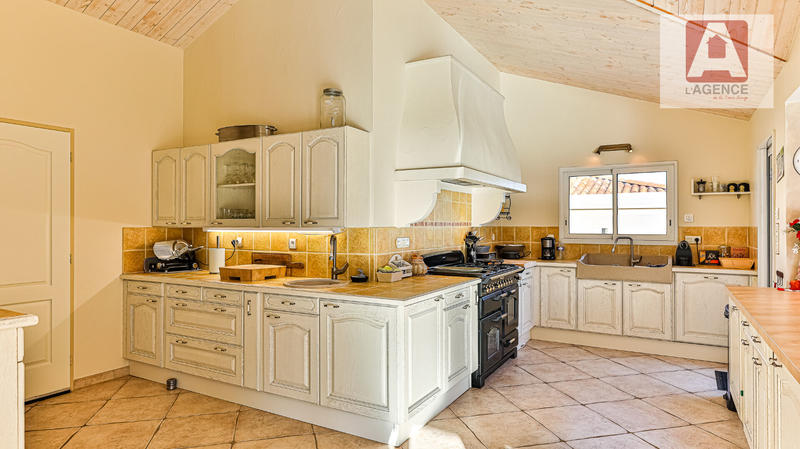 Maison - 318 m² - 7 pièces