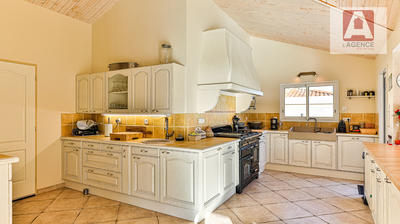 Maison - 318 m² - 7 pièces