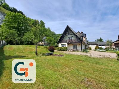 Maison - 203 m² - 7 pièces