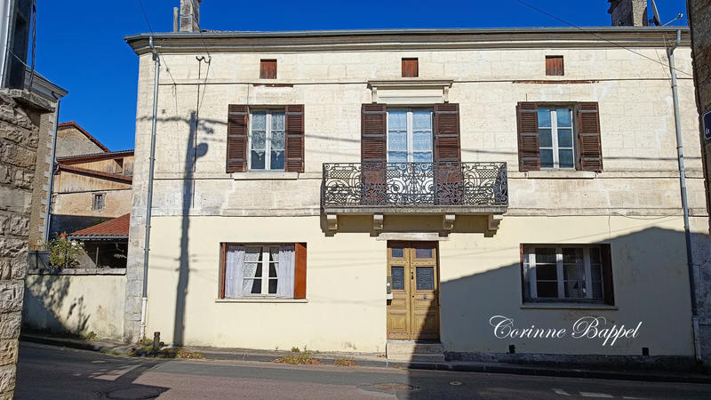 Maison - 234 m² - 8 pièces