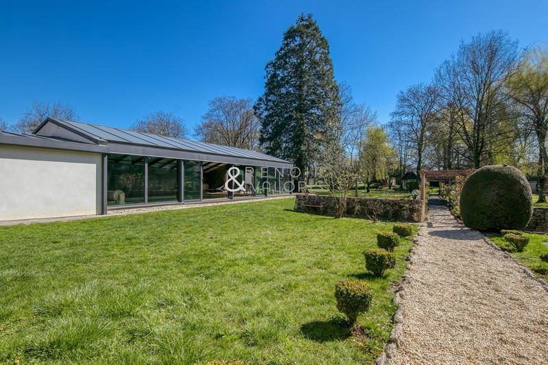 Mas - 432 m² - 8 pièces