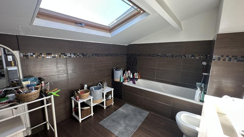 Maison - 220 m² - 10 pièces