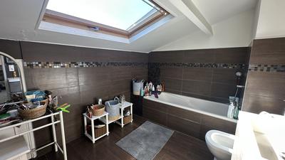 Maison - 220 m² - 10 pièces