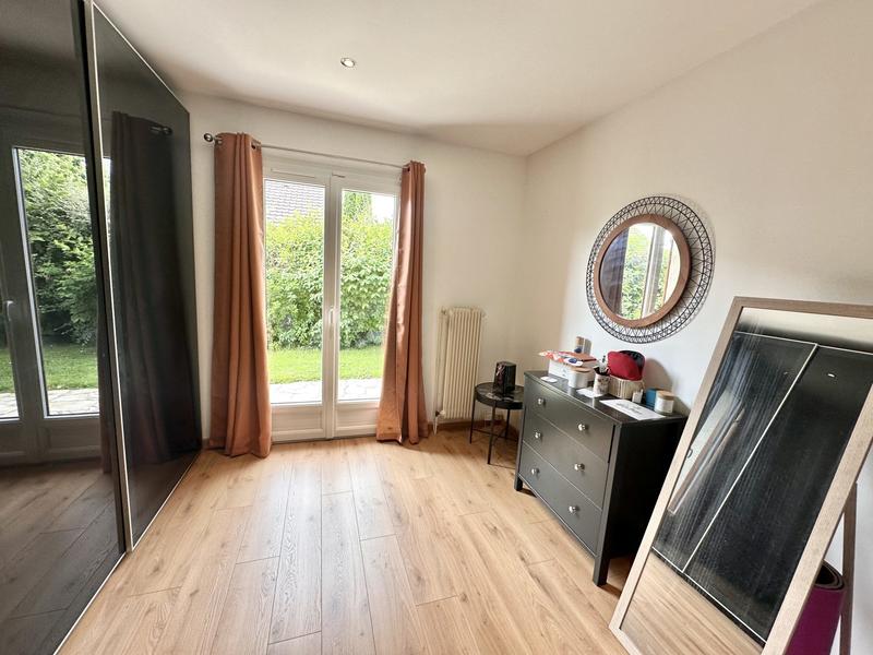 Maison traditionnelle - 137 m² - 6 pièces