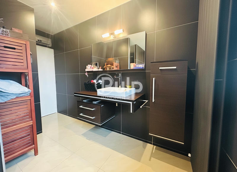 Maison - 150 m² - 8 pièces