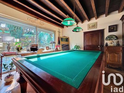 Maison - 240 m² - 8 pièces