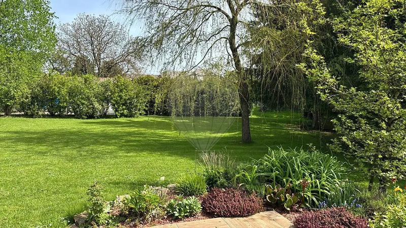 Maison - 220 m² - 7 pièces