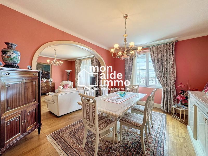 Maison - 300 m² - 15 pièces