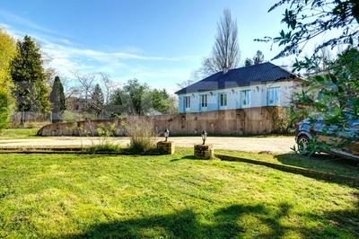 Maison traditionnelle - 191 m² - 9 pièces