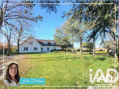 Maison - 250 m² - 8 pièces