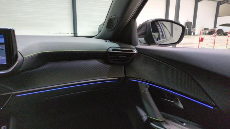 Peugeot 2008 II Hybrid 145 e-Dcs6 Gt