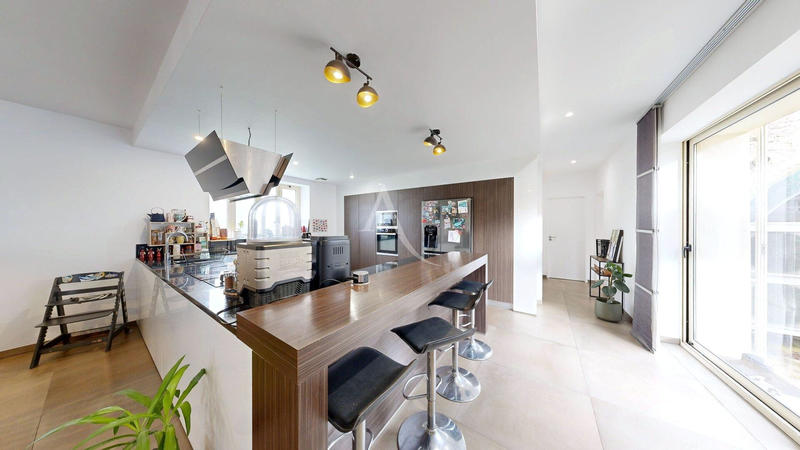 Maison - 211 m² - 8 pièces