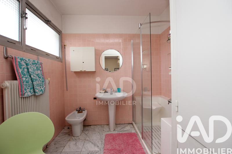 Maison - 223 m² - 8 pièces