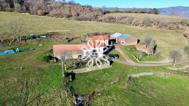 Propriété - 125 m² - 8 pièces