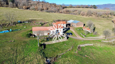 Propriété - 125 m² - 8 pièces