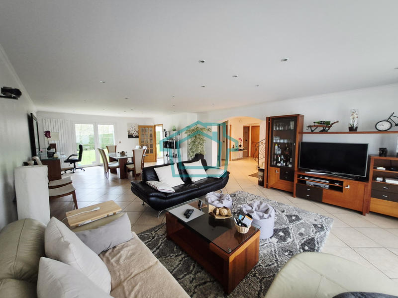 Maison - 205 m² - 7 pièces